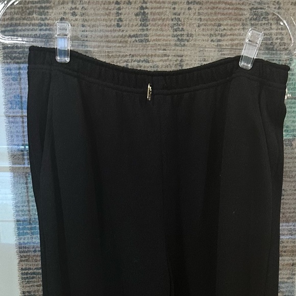 St John Sport Black Velvet Velour Track Pants
Pockets Womens Large - Picture 2 of 7